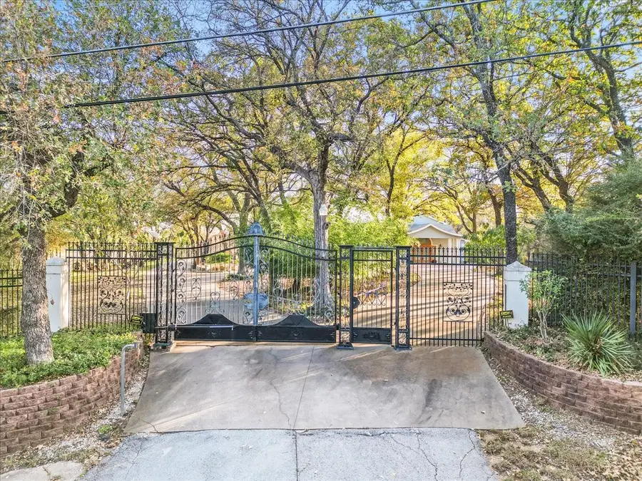 8248 Meadowbrook Drive, Fort Worth, TX 76120 - #3