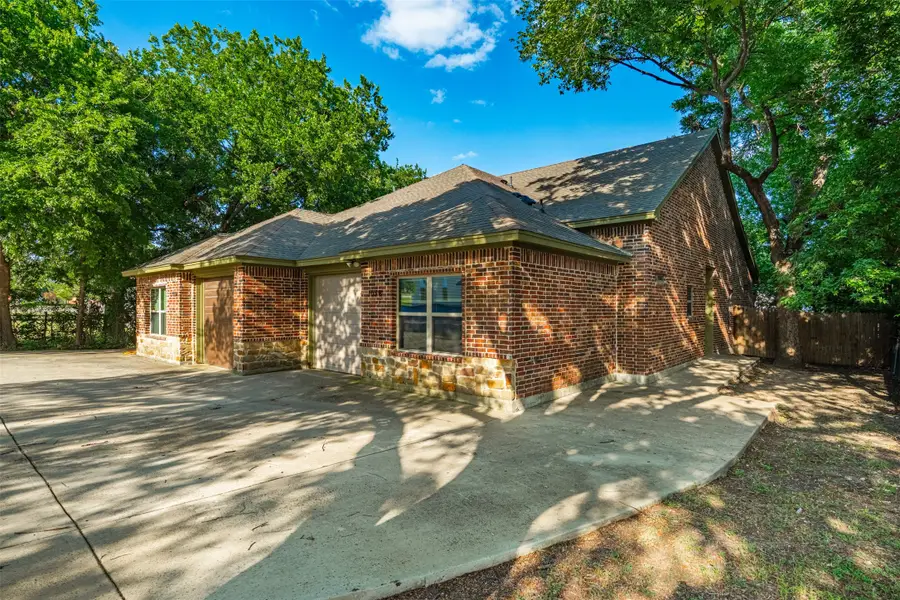 103 Del Rio Avenue, Benbrook, TX 76126 - #3