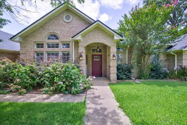 18400 Woodhollow Drive, Flint, TX 75762