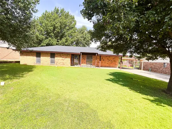 906 Zahara Street, Bowie, TX 76230