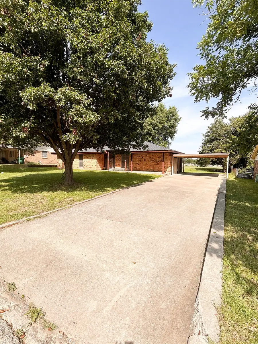 906 Zahara Street, Bowie, TX 76230 - #2