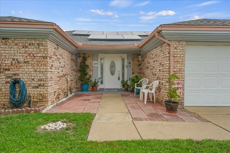 3030 Meadow Creek Court, Grand Prairie, TX 75052 - #3