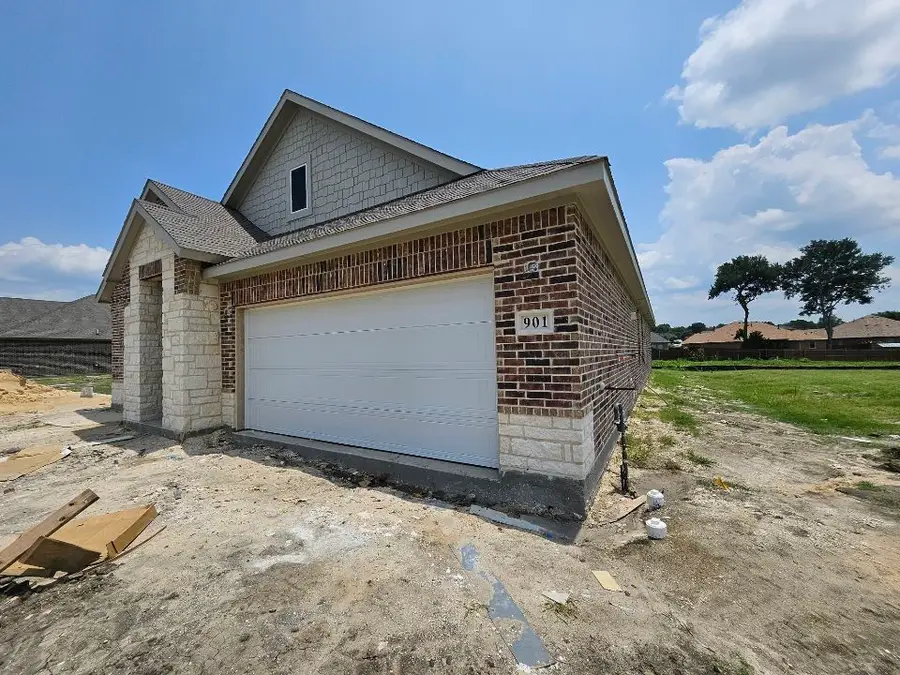 901 Silverleaf Drive, Ennis, TX 75119 - #3