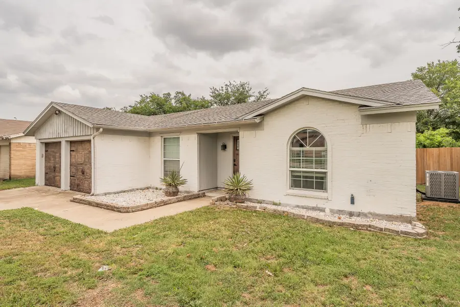 5612 Macgregor Drive, Haltom City, TX 76148 - #3