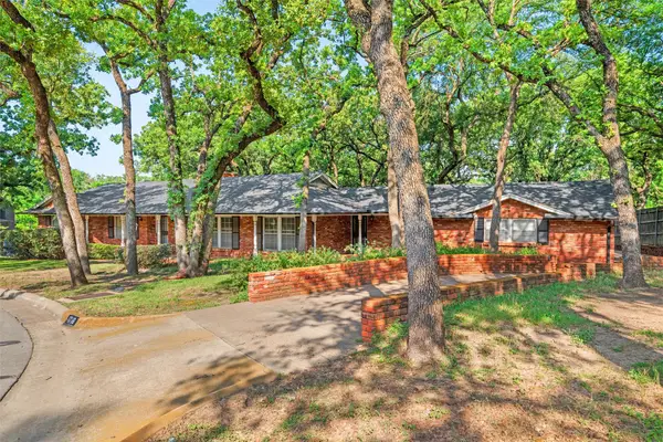 1716 Jacqueline Court, Fort Worth, TX 76112