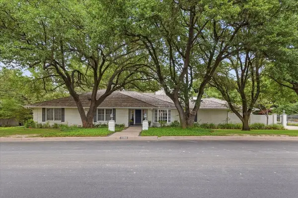 2209 Canterbury Drive, Westover Hills, TX 76107