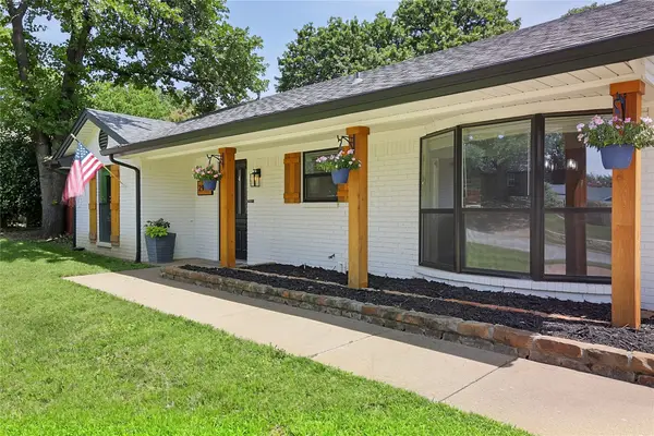 2917 Cresthaven Drive, Grapevine, TX 76051