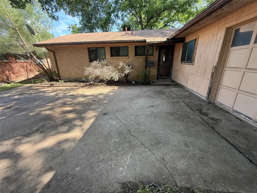 737 Blueberry Lane, Grand Prairie, TX 75052 - #2