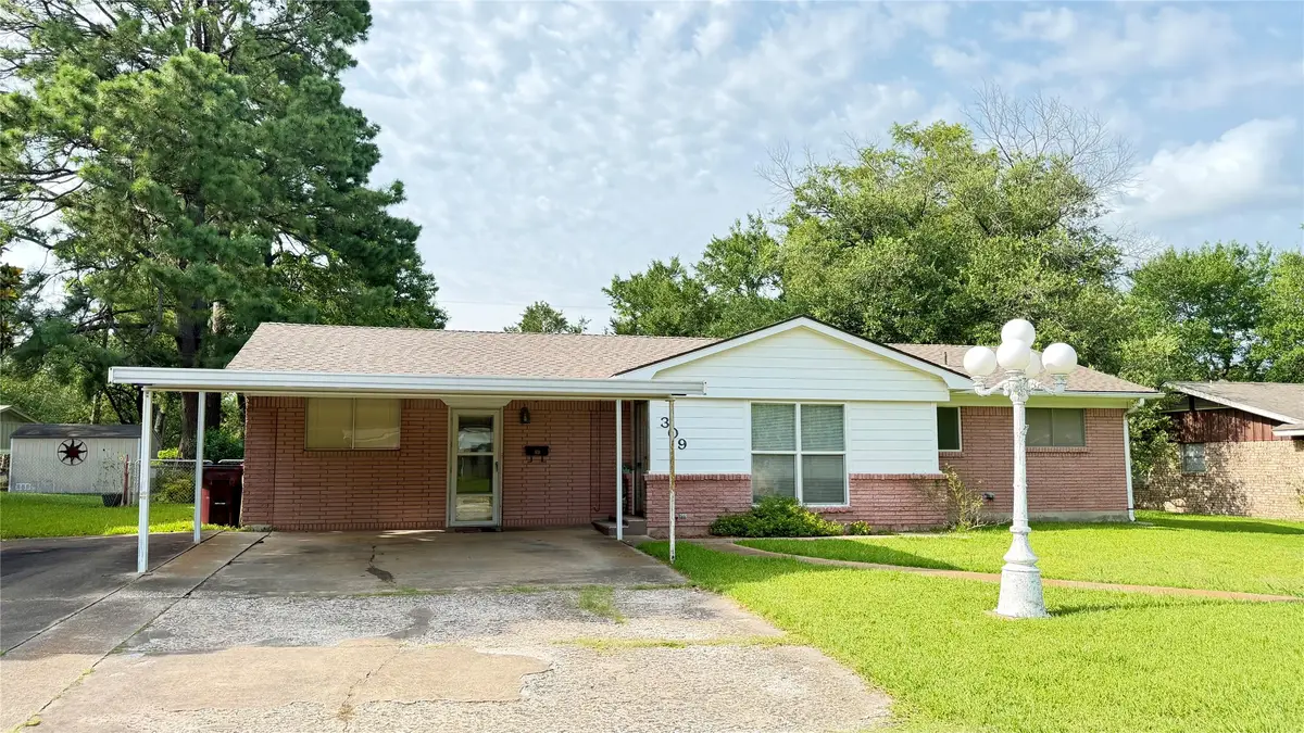 309 Glen Oaks, Bonham, TX 75418 - #1