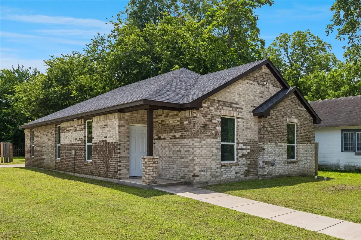 344 N Taylor Street, Gainesville, TX 76240 - #1