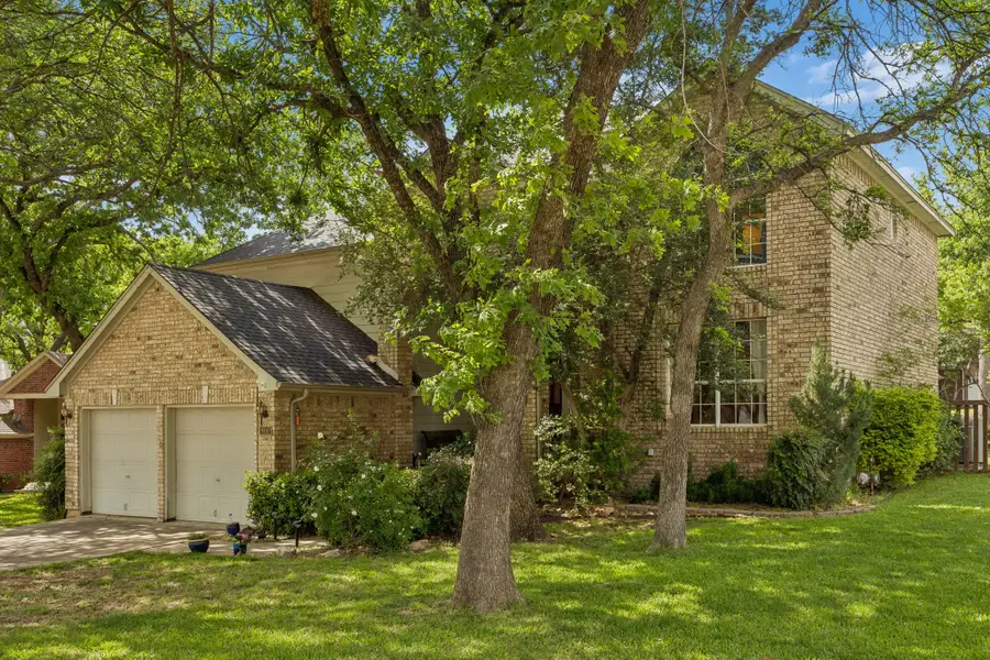 800 Fernwood Court, Highland Village, TX 75077 - #2