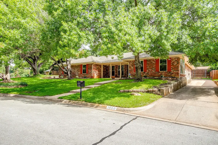 1800 Briarcrest Lane, Arlington, TX 76012 - #2
