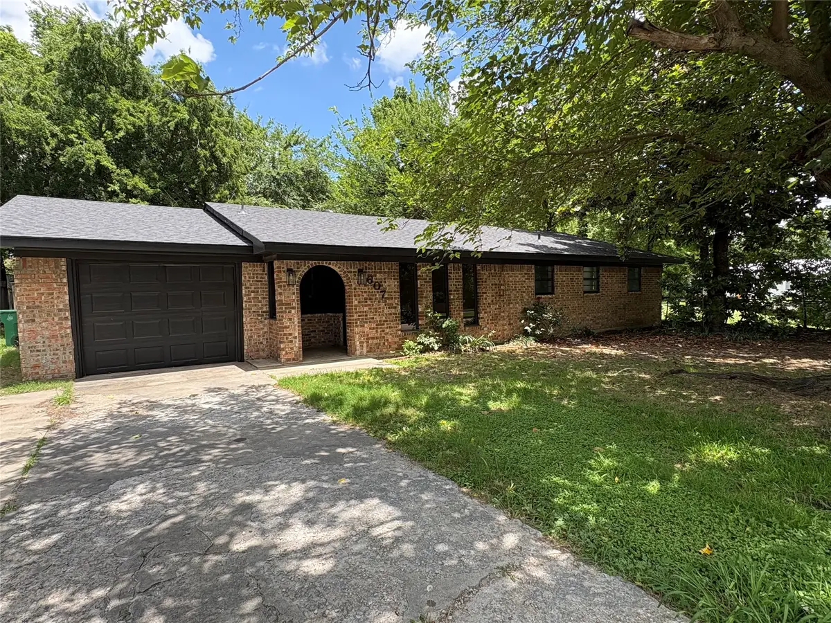 607 S Broad Street, Saint Jo, TX 76265 - #1