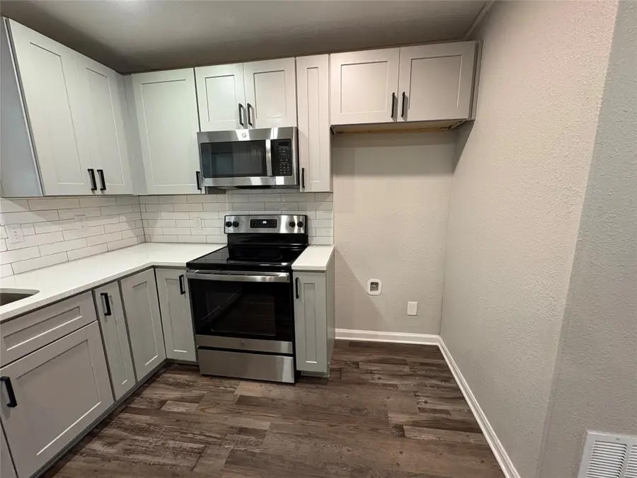 607 S Broad Street, Saint Jo, TX 76265 - #3