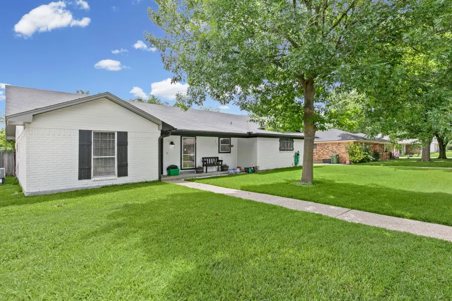 224 Crockett, Hewitt, TX 76643 - #2