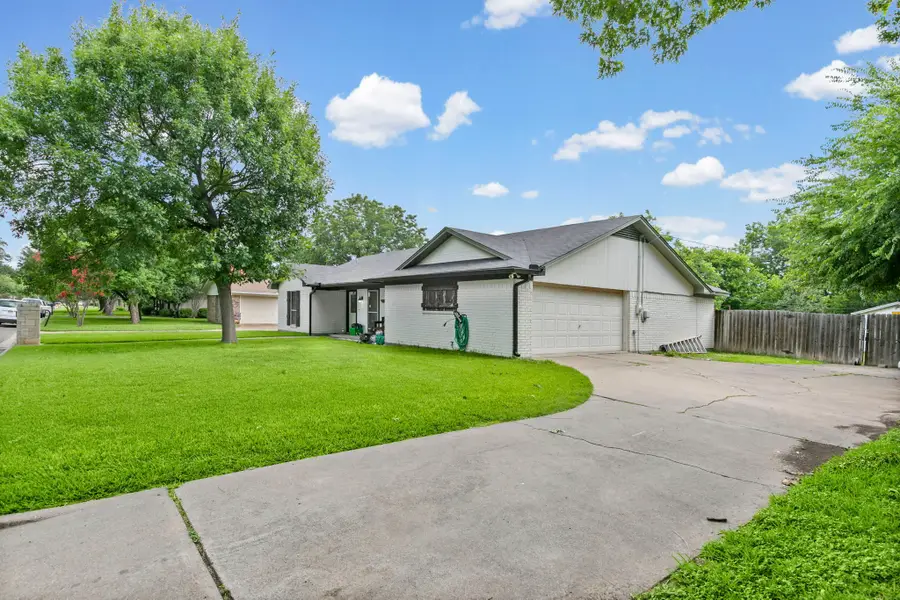 224 Crockett, Hewitt, TX 76643 - #3