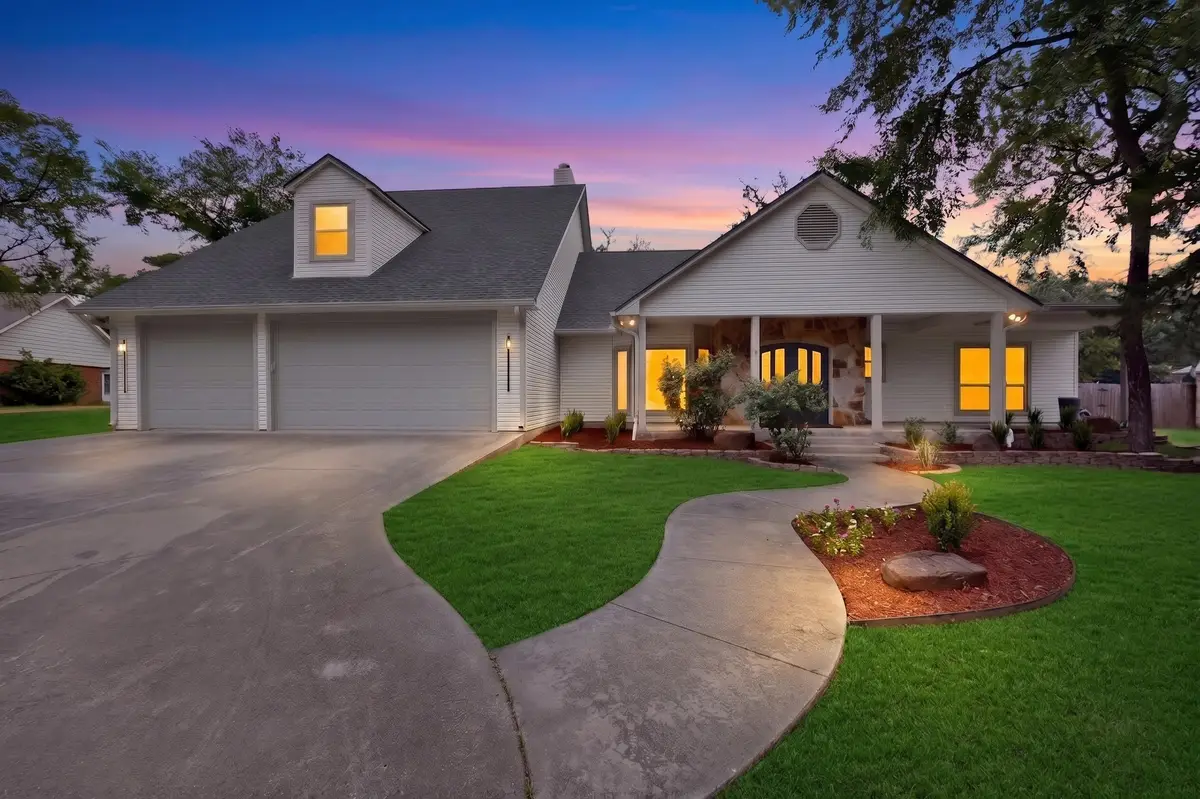 715 Kiowa Drive E, Gainesville, TX 76240 - #1