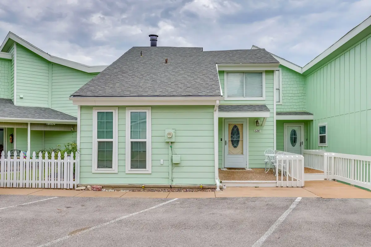 624 Harbor Circle, Azle, TX 76020 - #1