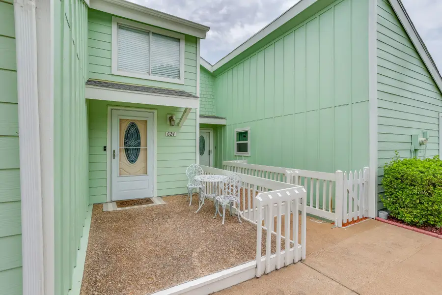 624 Harbor Circle, Azle, TX 76020 - #3