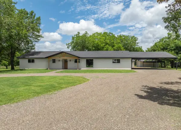 616 E Moonlight Drive, Robinson, TX 76706