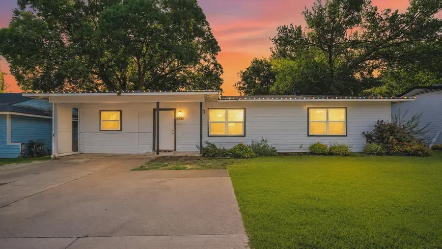 329 Claudia Street, Arlington, TX 76010 - #2