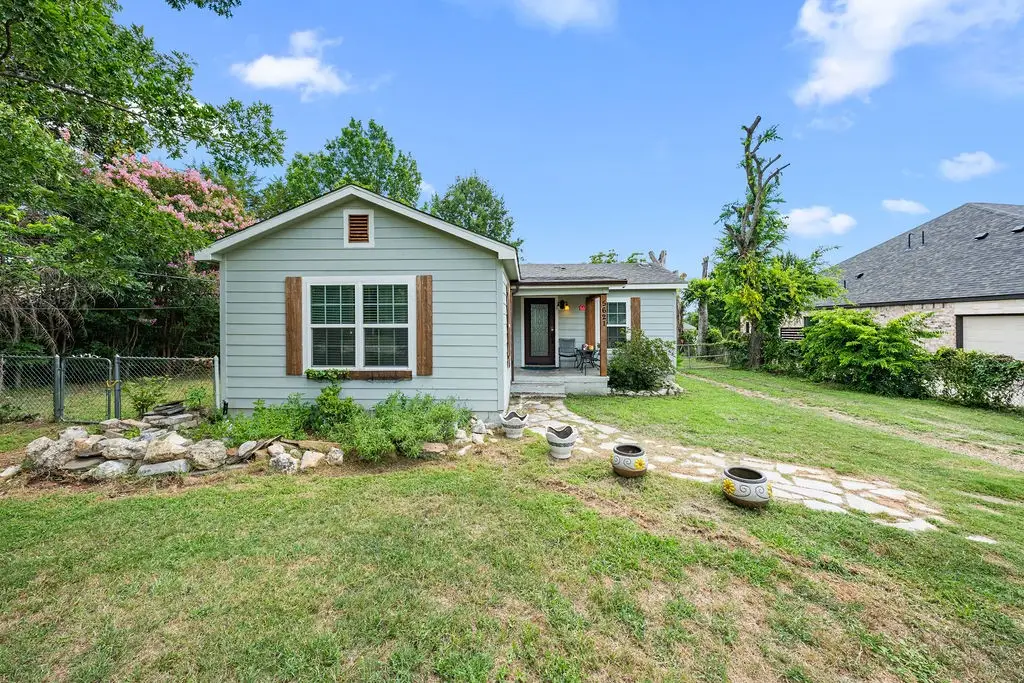 5621 Meandering Road, River Oaks, TX 76114 - #1