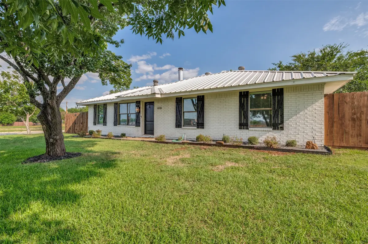 616 E Avenue E, Midlothian, TX 76065 - #1