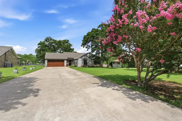 1344 Kiowa Drive E, Lake Kiowa, TX 76240