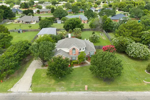 1110 Hampshire Drive, Waxahachie, TX 75165