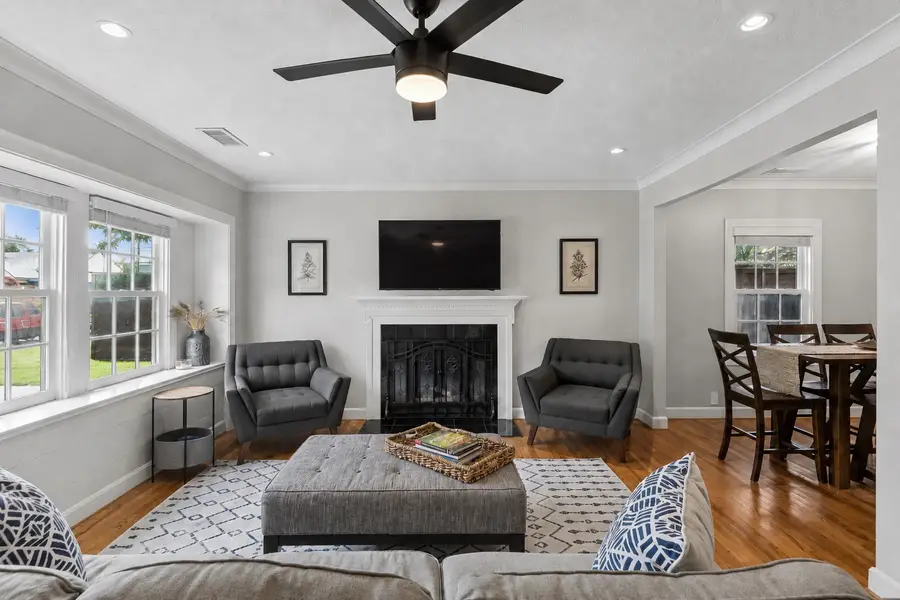 5426 Stoneleigh Avenue, Dallas, TX 75235 - #2