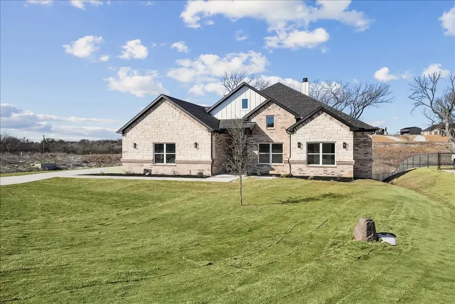 340 Slimp Bluff, Azle, TX 76020 - #3