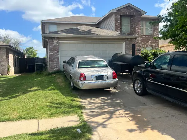 4320 Meadowknoll Drive, Fort Worth, TX 76123