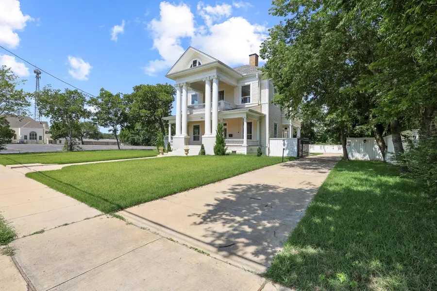 511 S Travis Street, Sherman, TX 75090 - #2