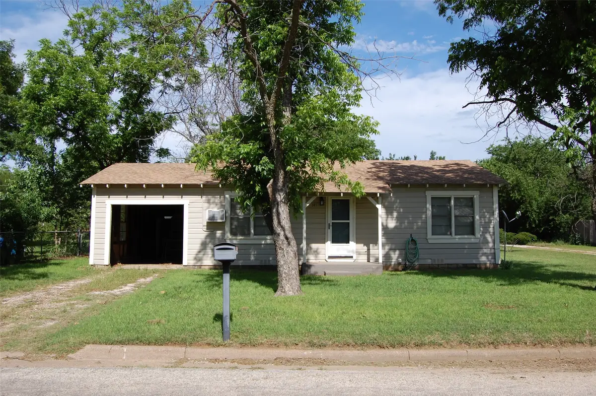 141 Ragland Street, Graham, TX 76450 - #1