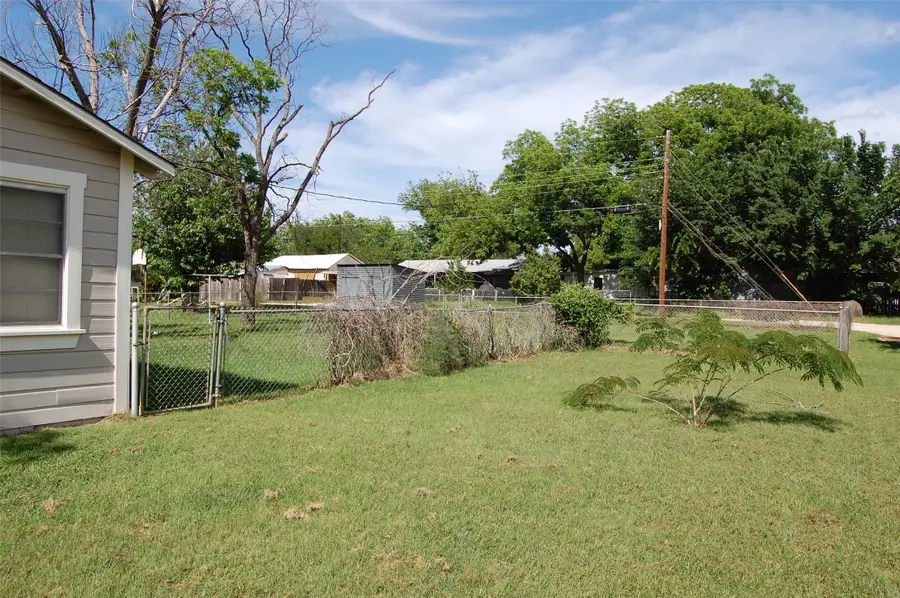 141 Ragland Street, Graham, TX 76450 - #3