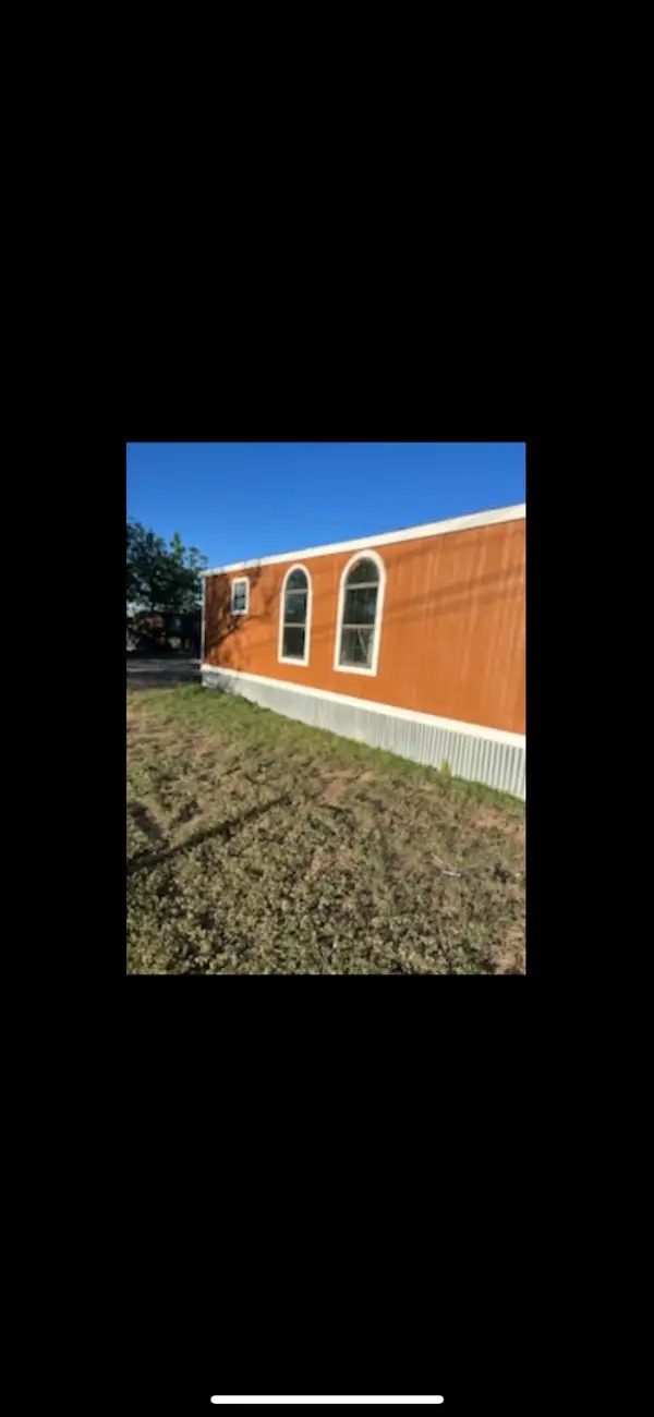 301 Milwee Street, Plainview, TX 79072
