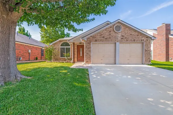 205 Weyland Drive, Grand Prairie, TX 75052