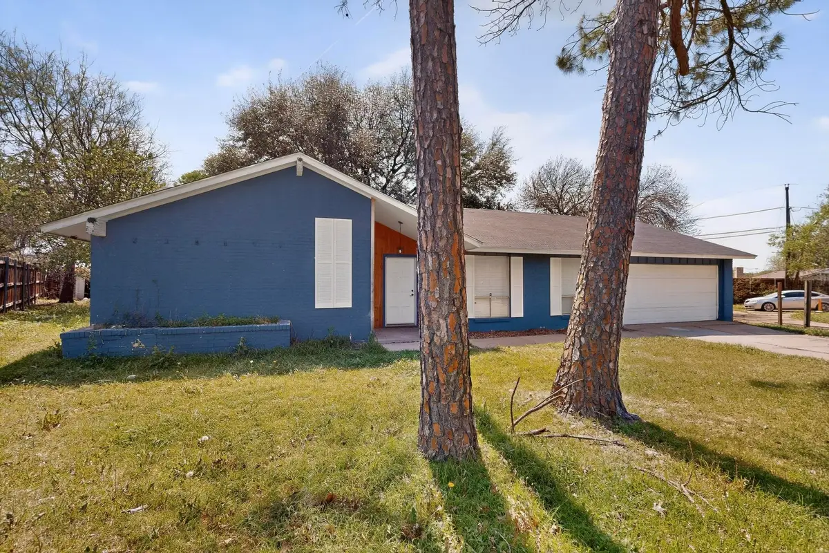 400 Casa Bello Court, Irving, TX 75062 - #1