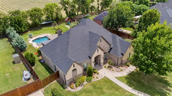8240 St Johns Drive, Waxahachie, TX 75167