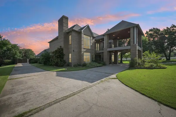 2237 High Country Drive, Carrollton, TX 75007