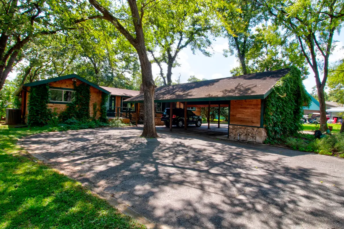 914 Kiowa Drive W, Lake Kiowa, TX 76240 - #1