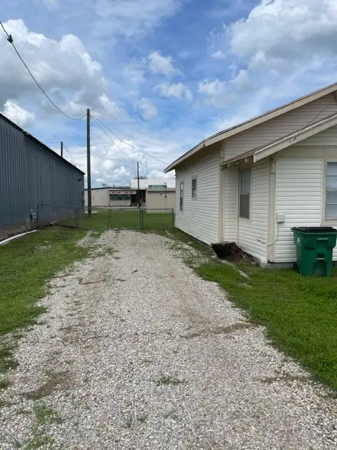 103 W Wichita Street, Bowie, TX 76230 - #2