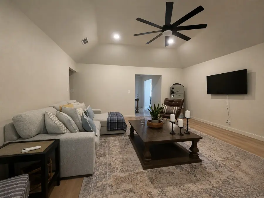 355 35th Street Se, Paris, TX 75460 - #3