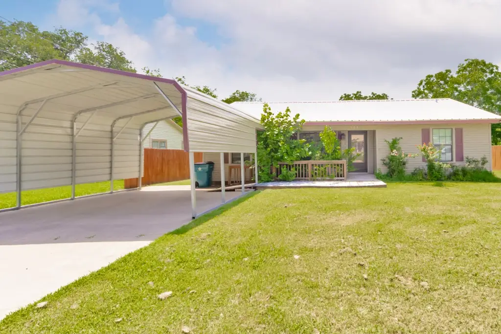 907 N Lamb Street, Bowie, TX 76230 - #1