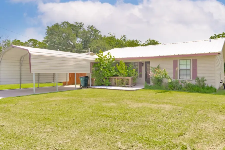 907 N Lamb Street, Bowie, TX 76230 - #3