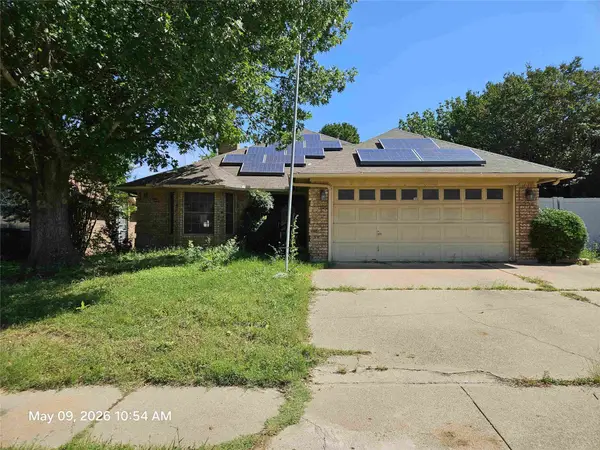 5817 Fox Hunt Drive, Arlington, TX 76017