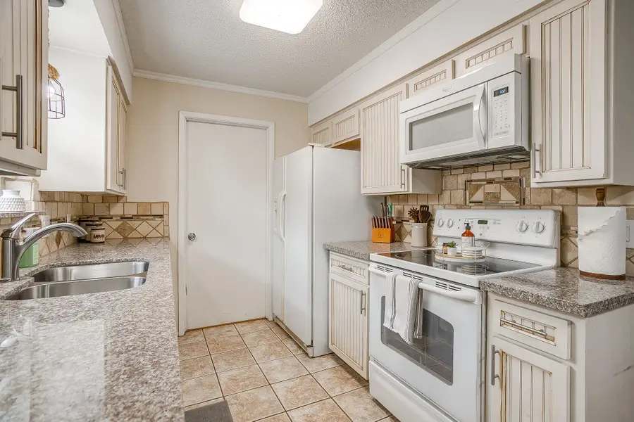 6528 High Meadow Court, Watauga, TX 76148 - #2