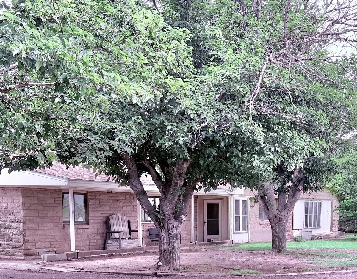 1809 Crowell Highway, Quanah, TX 79252 - #1