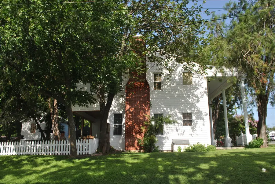700 W Wrights Avenue, Comanche, TX 76442 - #3