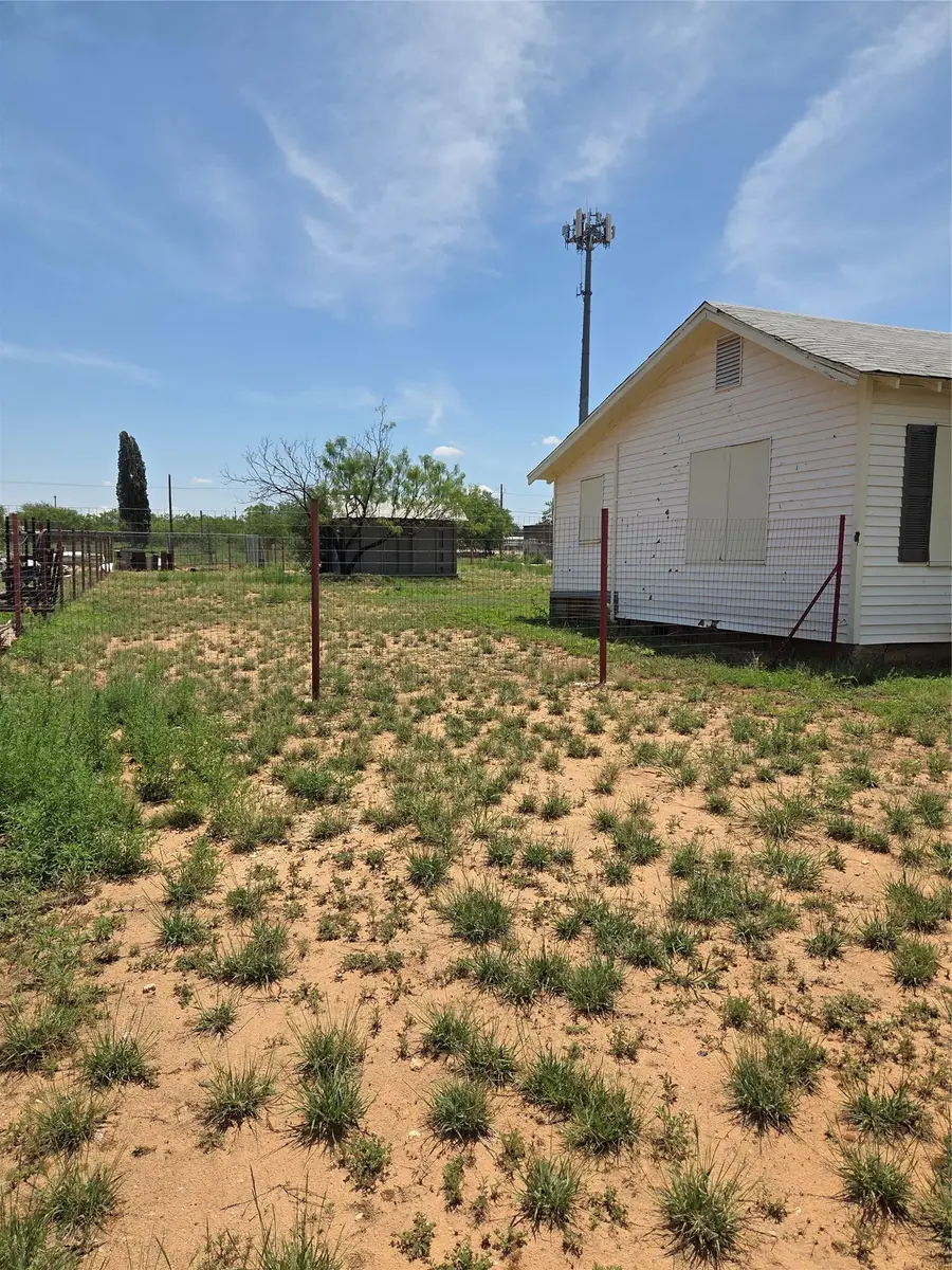 2304 Avenue I, Snyder, TX 79549 - #3